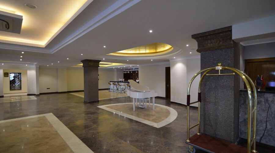 Azka Hotel  5*