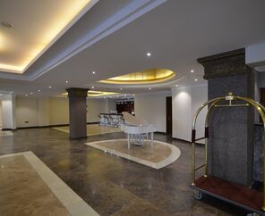 Azka Hotel  5*