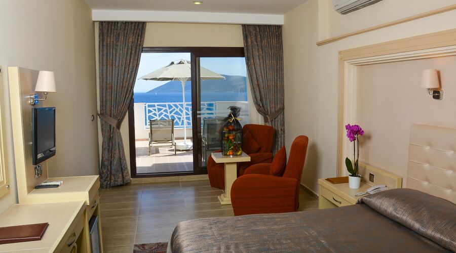 Azka Hotel  5*