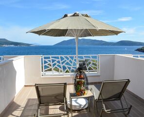 Azka Hotel  5*