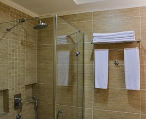 Azka Hotel  5*