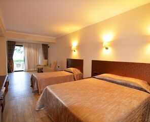 Azka Hotel  5*