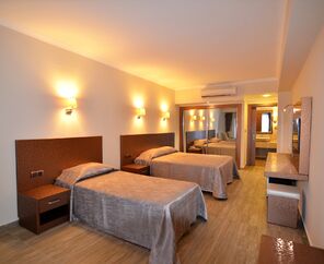 Azka Hotel  5*