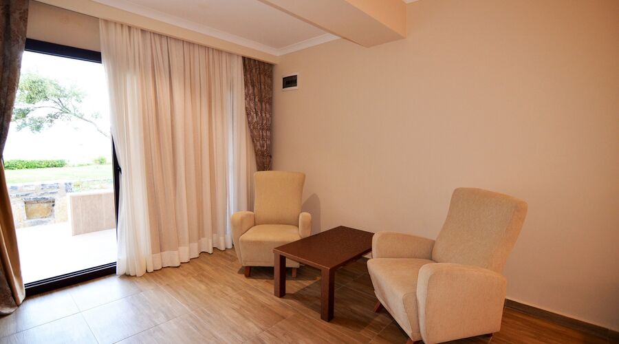 Azka Hotel  5*