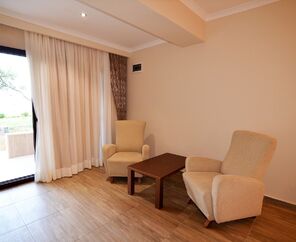 Azka Hotel  5*