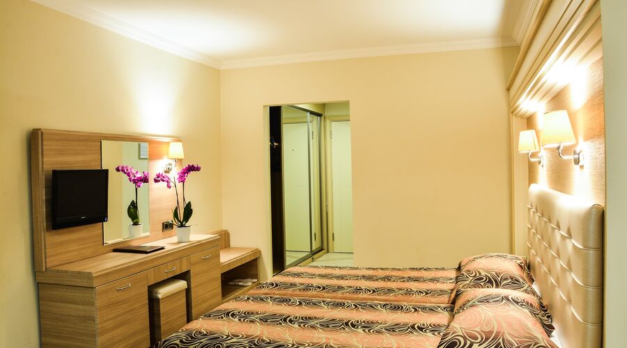 Azka Hotel  5*