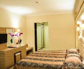 Azka Hotel  5*