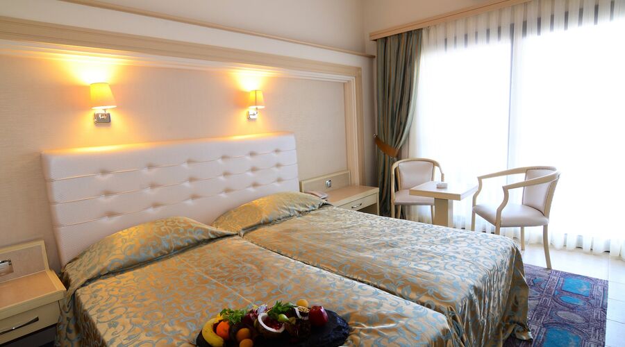 Azka Hotel  5*