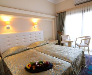 Azka Hotel  5*