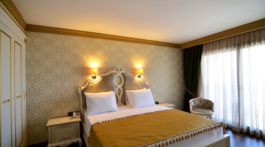 Azka Hotel  5*