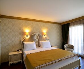 Azka Hotel  5*