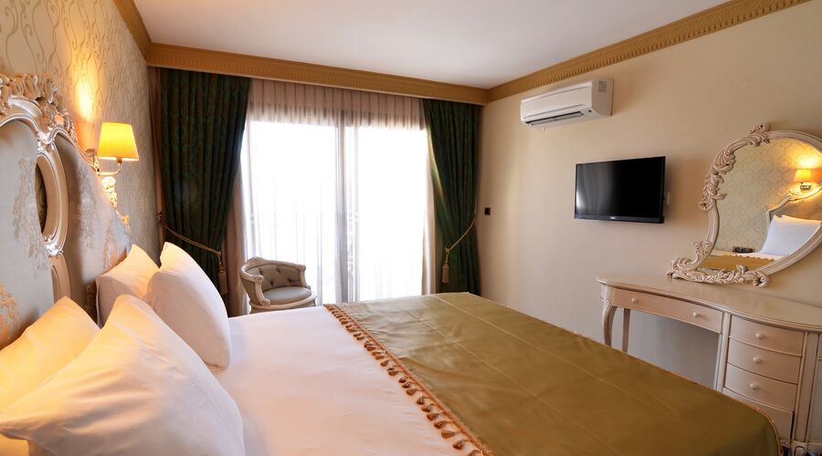 Azka Hotel  5*