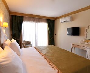 Azka Hotel  5*