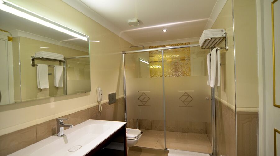 Azka Hotel  5*