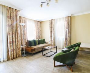 Azka Hotel  5*