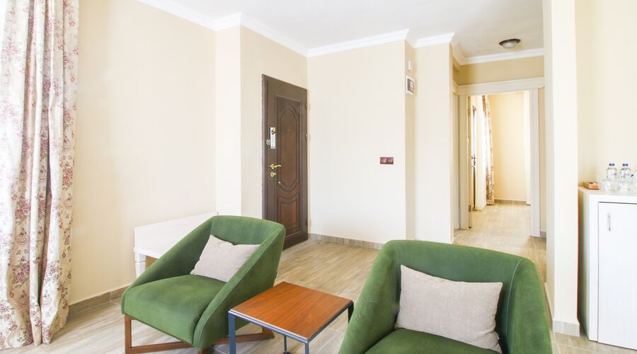Azka Hotel  5*