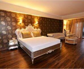 Azka Hotel  5*