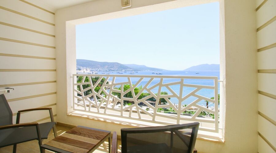 Azka Hotel  5*