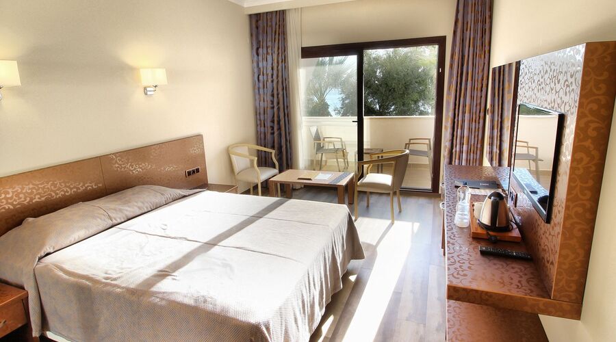 Azka Hotel  5*
