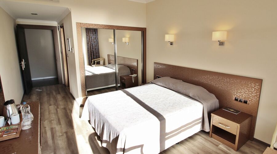 Azka Hotel  5*
