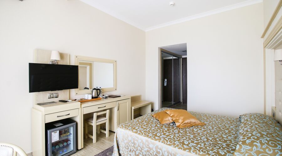 Azka Hotel  5*