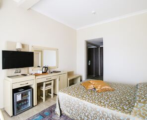Azka Hotel  5*