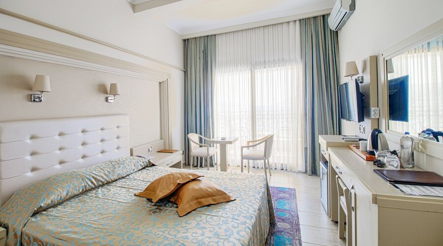 Azka Hotel  5*