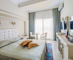 Azka Hotel  5*