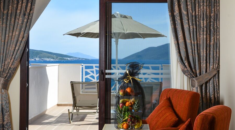 Azka Hotel  5*