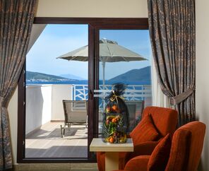 Azka Hotel  5*