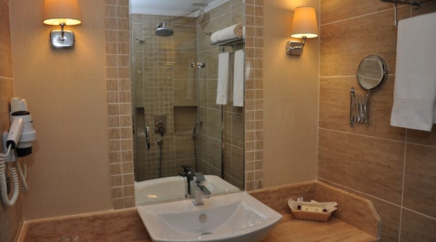 Azka Hotel  5*
