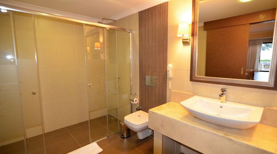 Azka Hotel  5*