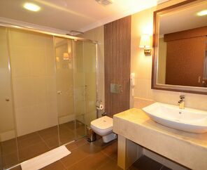 Azka Hotel  5*