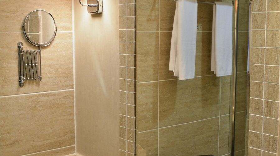 Azka Hotel  5*