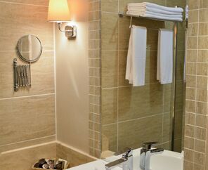 Azka Hotel  5*