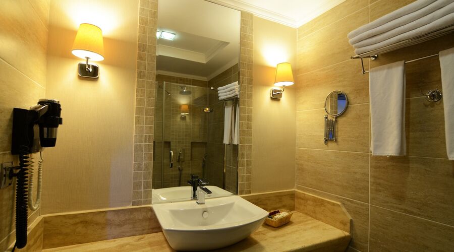 Azka Hotel  5*