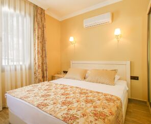 Azka Hotel  5*
