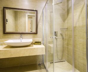 Azka Hotel  5*