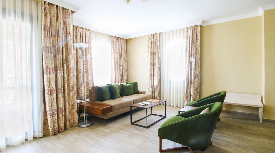 Azka Hotel  5*