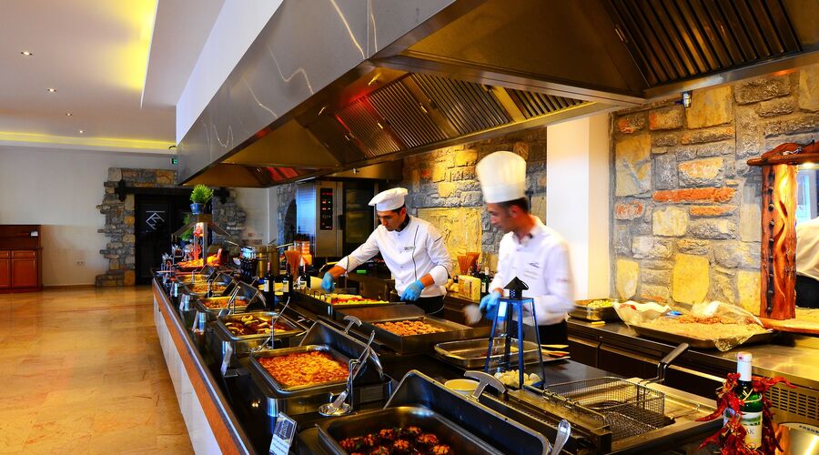 Azka Hotel  5*