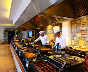 Azka Hotel  5*