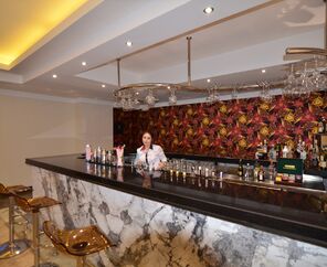 Azka Hotel  5*