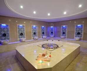 Azka Hotel  5*