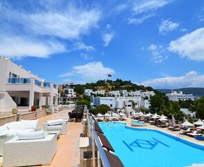 Azka Hotel  5*