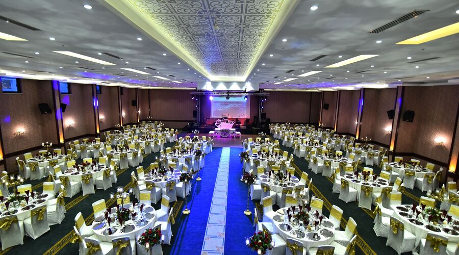 Azka Hotel  5*