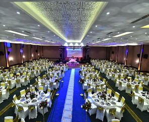 Azka Hotel  5*