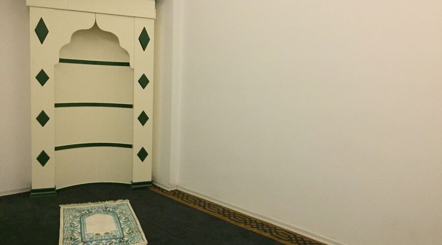 Azka Hotel  5*